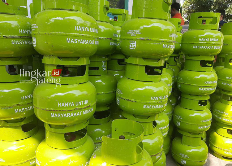 POTRET: Tumpukan gas melon di salah satu pangkalan gas LPG 3 Kg di Pati belum lama ini. (Setyo Nugroho/Lingkarjateng.id)