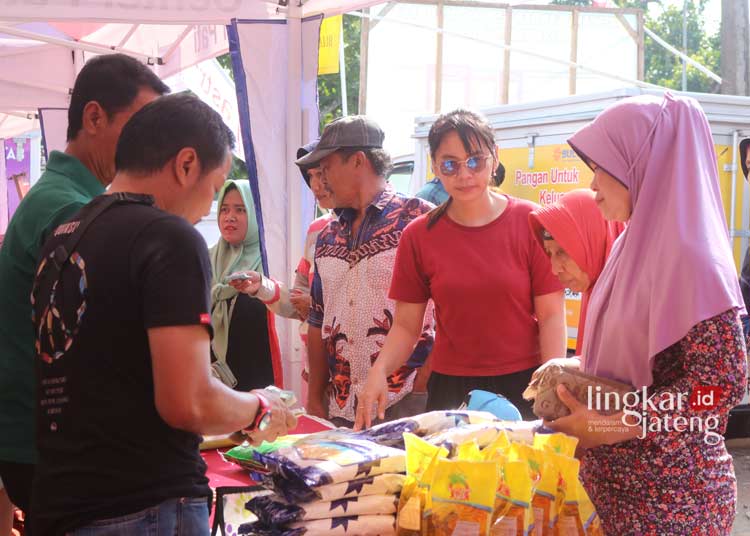 Demi Beras Murah Warga Serbu Operasi Pasar di Gembong Pati