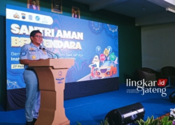 MEMAPARKAN:Direktur Hubungan Kelembagaan PT Jasa Raharja Munadi Herlambang saat mensosialisasikan gelaran Trimandara di Institut Pesantren Mathali’ul Falah (IPMAFA) Pati, Selasa, 27 Februari 2024. (PT Jasa Raharja/Lingkarjateng.id)