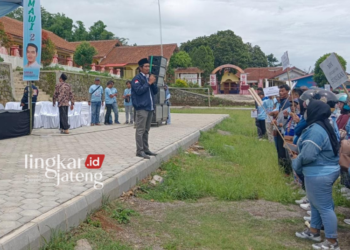 NYATAKAN SIKAP: Sekelompok Solidaritas Ulama Muda Jokowi di Kabupaten Semarang secara terang-terangan nyatakan sikap mendukung pemerintahan Presiden Joko Widodo (Jokowi) sekaligus memberi dukungan kepada Capresi Nomor 02, Prabowo-Gibran di Kecamatan Bandungan, Kabupaten Semarang, Kamis, 8 Februari 2024. (Dok. Pribadi/Lingkarjateng.id)