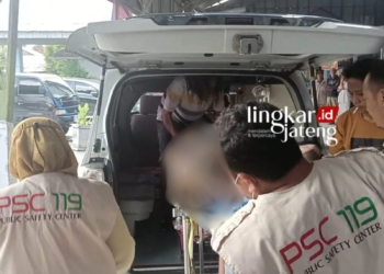 Korban dengan luka bakar serius dilarikan ke RSUD R Soejati Purwodadi Grobogan Minggu siang, 18 Februari 2024. (Eko Wicaksono/Lingkarjateng.id)