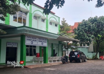 POTRET: Tampak depan gedung layanan rawat jalan di RSUD Kartini Jepara. (Muhammad Aminudin/Lingkarjateng.id)
