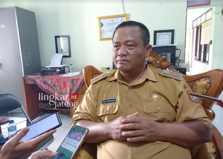 Kepala Desa Kalirejo, Teguh Sumaryanto di temui di kantornya pada Selasa, 6 Februari 2024. (Arvian Maulana/Lingkarjateng.id)