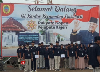 APEL SIAGA: Ratusan pengawas TPS saat mengikuti Apel Siaga yang digelar oleh Panwaslucam Dukuhseti, Kabupaten Pati. (Dok. Pemerintah Kecamatan Dukuhseti for Lingkar/Lingkarjateng.id)