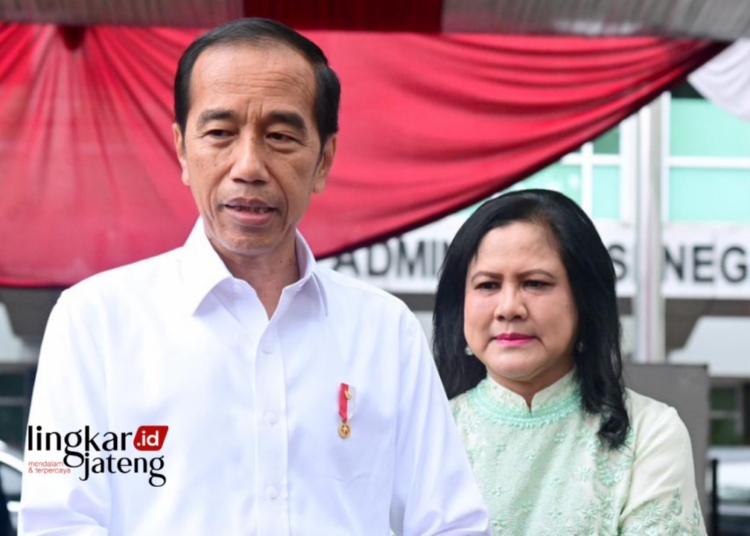 BERI KETERANGAN: Presiden Jokowi didampingi Ibu Iriana usai menggunakan hak pilihnya di TPS 10, Kecamatan Gambir, Jakarta Pusat, pada Rabu, 14 Februari 2024. (DOK. Sekretariat Presiden for Lingkar/Lingkarjateng.id)