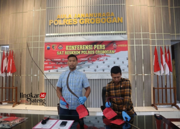 Kedapatan Bawa Senjata Tajam, Pelajar di Grobogan Ditangkap Polisi 25 KONFERENSI PERS: Sat Reskrim Polres Grobogan saat menunjukkan barang bukti di Mapolres Grobogan. (Eko Wicaksono/Lingkarjateng.id)