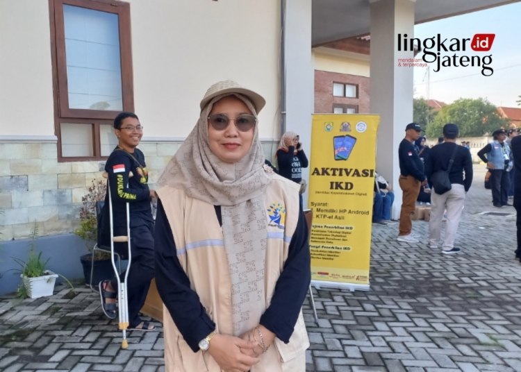 POTRET: Kepala Dispendukcapil Kendal, Ratna Mustikaningsih. (Arvian Maulana/Lingkarjateng.id)