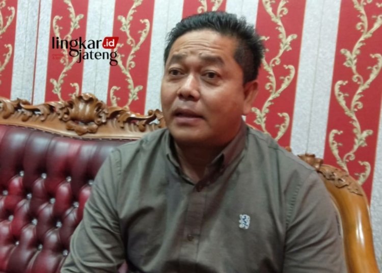 BERI KETERANGAN: Ketua DPC PDI Perjuangan Pati, Ali Badrudin. (Arif Febriyanto/Lingkarjateng.id)