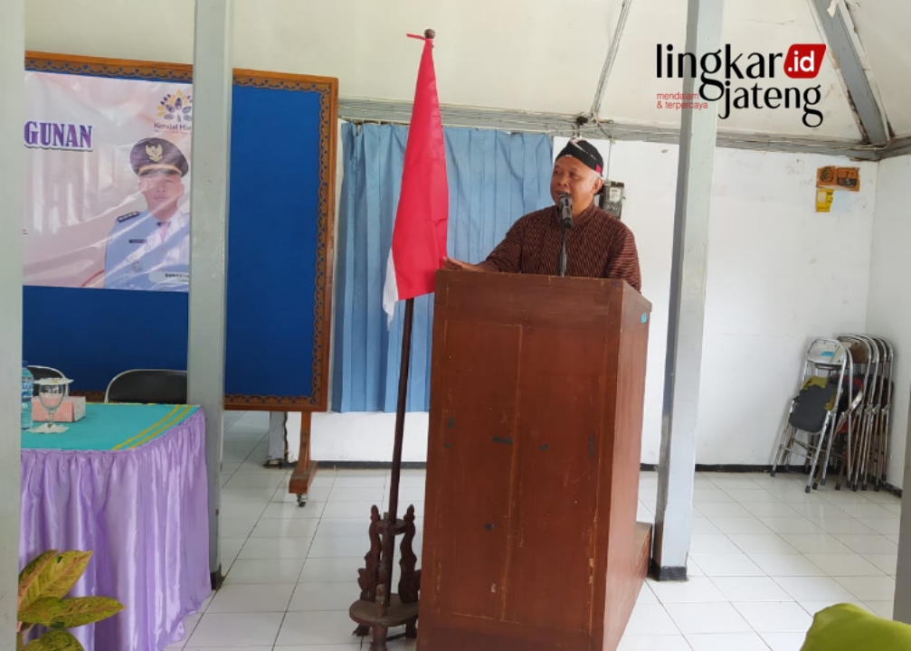 Musrenbang Kecamatan Boja Digelar, Rumuskan Program untuk Sejahterakan Masyarakat 25 BERI ARAHAN: Camat Boja, Sunarto saat memberikan arahan dalam Musrenbang yang digelar di Kecamatan Boja, Kabupaten Kendal, pada Rabu, 28 Februari 2024. (Robison/Lingkarjateng.id)