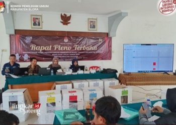 RAPAT PLENO: Suasana rapat pleno terbuka Rekapitulasi Penghitungan Perolehan Suara Pemilu Tahun 2024 di Tingkat Kecamatan, Kabupaten Blora pada Selasa, 20 Februari 2024. (Dok. KPU Blora/Lingkarjateng.id)