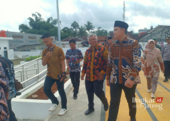 Diresmikan Bupati Dico, RTH Boja Kendal Pertahankan Situs Cagar Budaya 26 Camat Boja Sunarto mendampingi Bupati Dico Ganinduto saat meresmikan RTH Boja Selasa, 27 Februari 2024. (Robison/Lingkarjateng.id)