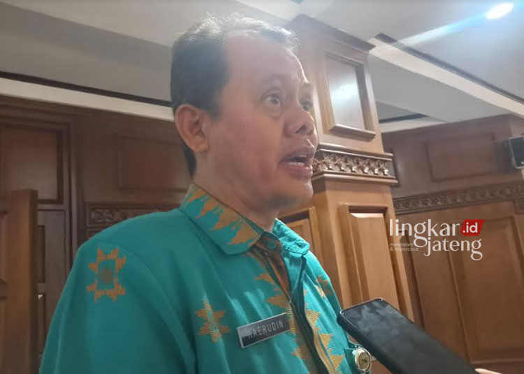 Kepala Badan Kesatuan Bangsa dan Politik (Kesbangpol) Provinsi Jawa Tengah (Jateng) Haerudin diwawancarai di Semarang, Selasa, 26 Maret 2024. (Rizky Syahrul/Lingkarjateng.id)