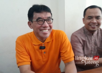 Ditanya Maju Pilkada Kota Salatiga, Muh Haris Pilih Mengemban Amanah Masyarakat 32 Calon legislatif DPR RI dapil 1 Jateng Muh Haris (kiri) saat ngobrol bersama awak media, Minggu, 10 Maret 2024. (Angga Rosa/Lingkarjateng.id)