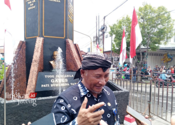 BERI KETERANGAN: Pj Bupati Pati, Henggar Budi Anggoro dalam peresmian Tugu Pancasila, pada Sabtu, 2 Maret 2024. (Setyo Nugroho/Lingkarjateng.id)