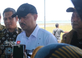 POTRET: Direktur Jenderal (Dirjen) Tanaman Pangan Kementerian Pertanian RI, Suwandi saat memberikan keterangan usai memberi bantuan di Desa Banjarsari, Kecamatan Gabus, Kabupaten Pati, pada Jumat, 22 Maret 2024. (Setyo Nugroho/Lingkarjateng.id)