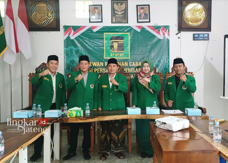 BERJAJAR: PPP Jepara saat konferensi pers deklarasi kemenangan di DPC PPP pada Minggu, 3 Maret 2024. (Tomi Budianto/Lingkarjateng.id)