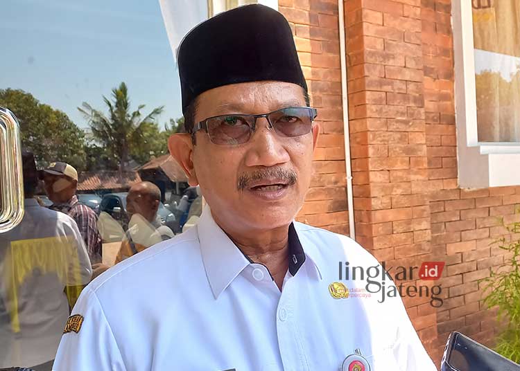 Sekda Kendal Ajak Masyarakat Saling Hormati Perbedaan Awal Ramadhan 25 BERI KETERANGAN: Sekda Kendal, Sugiono. (Arvian Maulana/Lingkarjateng.id)