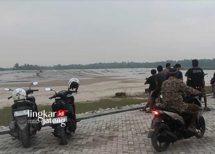 Semburkan Lumpur Campur Belerang Usai Gempa, Begini Kondisi Baby Volcano Grobogan 25 (Eko Wicaksono/Lingkarjateng.id)