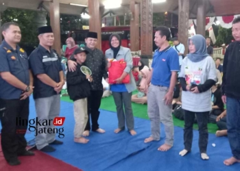 HARU: Sejumlah pemudik dalam program Mudik Gratis bersama Pemkab Semarang sampai di Pendopo Rumah Dinas Bupati Semarang, pada Sabtu malam, 6 April 2024. (Hesty Imaniar/Lingkarjateng.id)