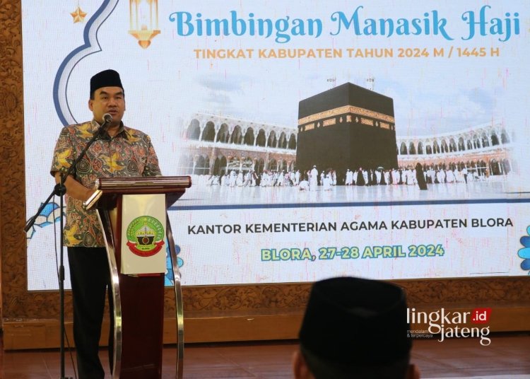 Bupati Blora, Arief Rohman, membuka kegiatan manasik haji pada Sabtu, 27 April 2024. (Prokompim Blora/Lingkarjateng.id)