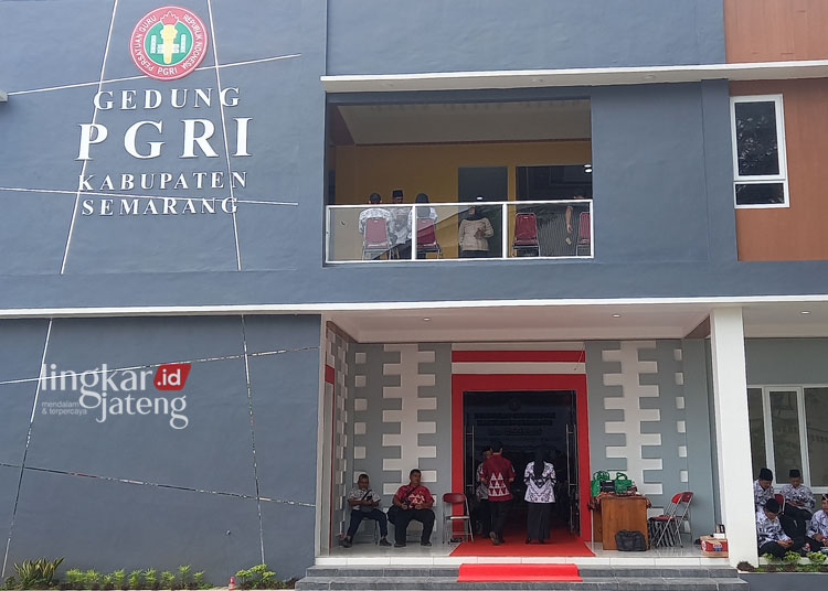 Gedung PGRI Kabupaten Semarang di Kompleks Wujil, Kecamatan Bergas, diresmikan Bupati Semarang Ngesti Nugraha pada Rabu 24 April 2024 yang berdiri dari hasil iuran guru. (Hesty Imaniar/Lingkarjateng.id)