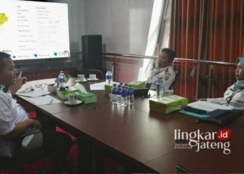 CARI SOLUSI: Ketua DPRD Kabupaten Kudus Masan saat Rapat Dengar Pendapat (RDP) bersama Dinas Perhubungan (Dishub) Kabupaten Kudus, Jumat 26 April 2024. (Nisa Hafizhotus Syarifa/Lingkarjateng.id)