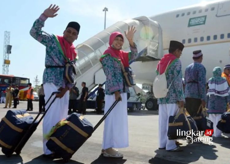 ILUSTRASI: Jemaah haji Indonesia hendak berangkat ke Tanah Suci Makkah. (Antara/Lingkar.news)