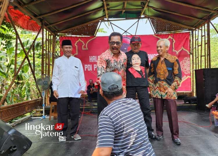 BERSEMANGAT: Kader senior PDIP Kudus saat berorasi dalam kegiatan halal bihalal dan konsolidasi menghadapi pilkada, Minggu, 21 April 2024. (PDIP Kudus/Lingkarjateng.id)