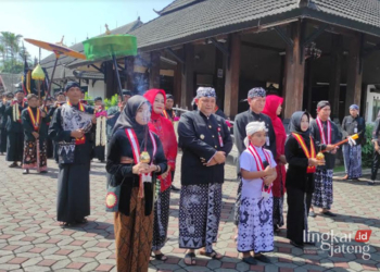 Iring-iringan Bupati Semarang, Ngesti Nugraha pada gelaran Kirab Budaya dalam rangka memperingati HUT Kabupaten Semarang ke-503, Minggu 28 April 2024. (Hesty Imaniar/Lingkarjateng.id)