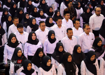 TERTIB: Jajaran PPPK yang baru saja dilantik di lingkungan Pemkab Kudus, belum lama ini. (Nisa Hafizhotus Syarifa/Lingkarjateng.id)