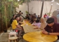 HALAL BIHALAL: Puskom Pati dalam agenda konsolidasi dan halal bihalal di Paragraf Cafe, Sidokerto, Kabupaten Pati, Sabtu, 13 April 2024 malam. (Arif Febriyanto/Lingkarjateng.id)