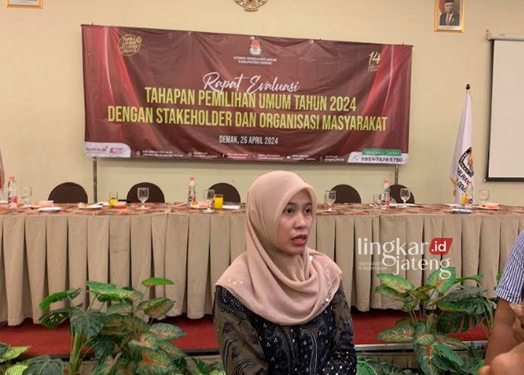 Ketua KPU Demak Siti Ulfaati. (M. Burhanuddin Aslam/Lingkarjateng.id)