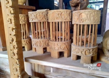 SENI KRIYA: Ukiran macan kurung Jepara yang diajukan sebagai Warisan Budaya Tak Benda (WBTB). (Tomi Budianto/Lingkarjateng.id)