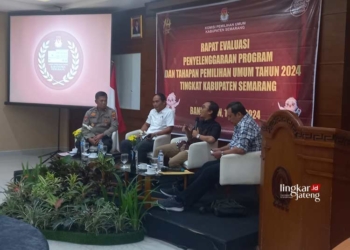 Evaluasi soal Rapat Penyelenggara Program Dan Tahapan Pemilu 2024 Kabupaten Semarang diadakan KPU Kabupaten Semarang di salah satu hotel di Bandungan, Kabupaten Semarang, Selasa, 14 Mei 2024. (Hesty Imaniar/Lingkarjateng.id)