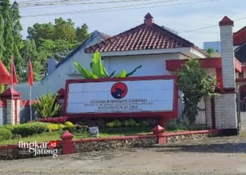 POTRET: Tampak depan kantor Dewan Pimpinan Cabang Partai Demokrasi Indonesia Perjuangan (DPC PDIP) Kabupaten Blora. (Agus Tina/Lingkarjateng.id)