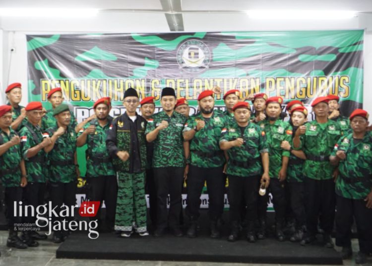 PELANTIKAN: Plt Ketua Gerakan Pemuda Ka’bah (GPK) Jawa Tengah, Haizul Maarif saat melantik PC GPK Sukoharjo dan Karanganyar Rabu 8 Mei 2024. (Tomi Budianto/Lingkarjateng.id)