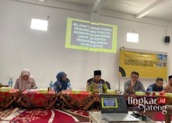 Pelaksanaan program Pengabdian kepada Masyarakat oleh Departemen Ilmu Ekonomi dan Studi Pembangunan Fakultas Ekonomika dan Bisnis Universitas Diponegoro (Undip) Semarang di Pondok Pesantren Darunnajah Jepang, Kudus, Kamis, 23 Mei 2024. (Dok. Lingkarjateng.id)