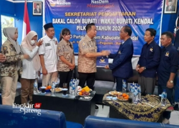 SILATURAHMI: Jajaran Pengurus DPC Gerindra Kendal silaturahmi ke kantor DPD Partai NasDem Kendal. (Dok. Gerindra Kendal/Lingkarjateng.id)