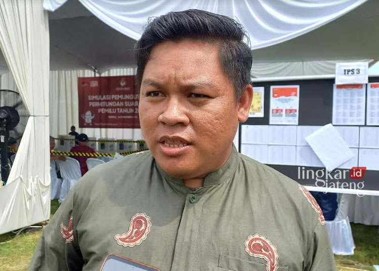 KPU Kendal Tak Terima Pendaftaran Balon Paslon Independen 25 Ketua KPU Kendal, Khasanudin. (Arvian Maulana/Lingkarjateng.id)