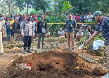 Geger Makam Gadis di Purbalingga Dibongkar Orang Tak Dikenal, Ini Kata Polisi 25 TKP makam gadis di Mrebet, Purbalingga, yang dibongkar orang tidak dikenal. (HMS/Lingkarjateng.id)