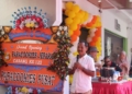 Kepala Dinas Koperasi, UKM, Tenaga Kerja, dan Transmigrasi (Diskopukmnaketrans), Samiadji, menyampaikan sambutan grand opening Papa Cookies di Jepara pada Minggu, 19 Mei 2024. (Muhammad Aminudin/Lingkarjateng.id)