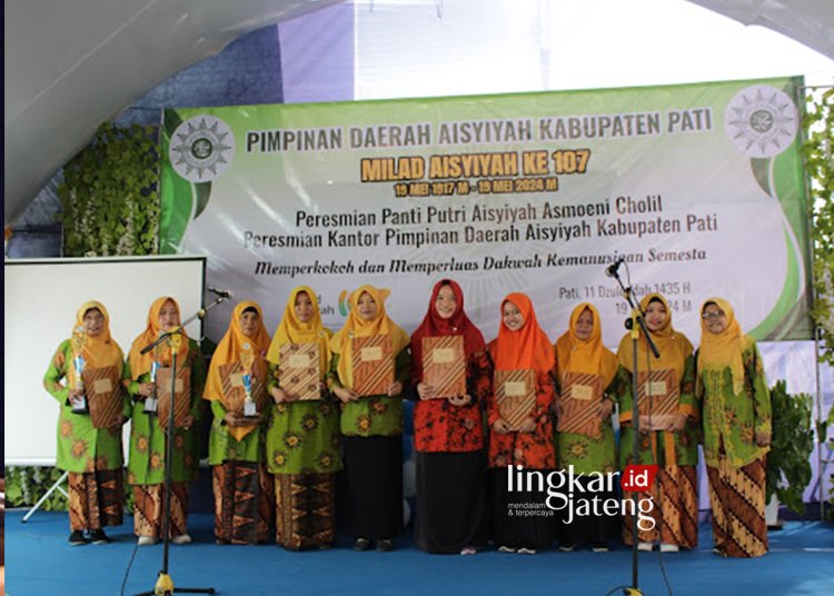 Milad ke-107 Aisyiyah, PDA Pati Tebar Hadiah dan Resmikan Panti Putri 25 PARA PEMENANG: Juara lomba paduan suara, flyer dakwah, dan video dakwah menerima hadiah dari panitia Milad ke-107 Aisyiyah PDA Kabupaten Pati, Minggu (19/5). (Dok. Aisyiyah/Lingkarjateng.id)