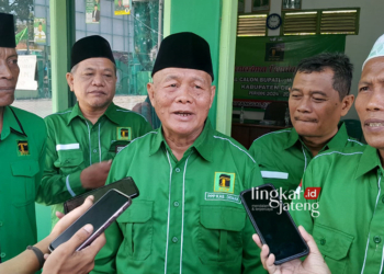Ketua Desk Pilkada PPP Subari saat ditemui awak media di Kantor DPC PPP, Selasa (21/5). (M. Burhan A/Lingkarjateng.id)