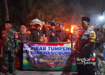 Warga di Desa Jamus, Kecamatan Mranggen, Kabupaten Demak, menggelar tradisi apitan atau sedekah bumi. (M. Burhan A/Lingkarjateng.id)