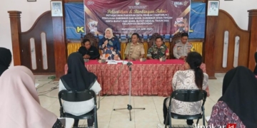 PELANTIKAN: Petugas Pantarlih di Kelurahan Bandengan tengah, Kabupaten Kendal mengikuti bimbingan teknis pemutakhitan data pemilih usai dilantik pada Senin, 24 Juni 2024. (KPU Kendal/Lingkarjateng.id)