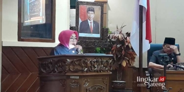 Bupati Grobogan membacakan Raperda saat sidang paripurna ke-11. (Eko Wicaksono/Lingkarjateng.id)