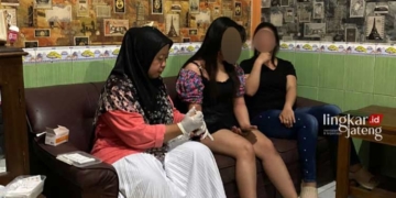 KPA Grobogan melakukan penyisiran guna memastikan para pekerja hiburan malam terbebas dari virus HIV/AIDS atau dengan status nonreaktif. (Dok. KPA Grobogan/Lingkarjateng.id)