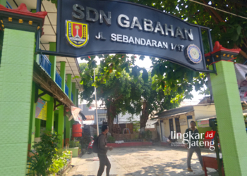 Sepi Peminat, PPDB SDN Gabahan Semarang Baru Terima 5 Calon Siswa 28 SDN Gabahan Kota Semarang tampak sepi saat PPDB, Rabu (19/6). (Rizky Syahrul Al-Fath/Lingkarjateng.Id)