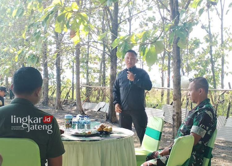 Pasca Kasus Kekerasan di Sukolilo, Kodim 0718/Pati Ajak Insan Pers Perbaiki Citra Kabupaten 25 SAMBUTAN: Dandim Kodim 0718/Pati Letkol Inf. Jon Young Saragi saat memberikan sambutan pada acara coffe morning bersama awak media di Lapangan Tembak Alugoro, Jumat, 21 Juni 2024. (Arif Febriyanto/Lingkarjateng.id)