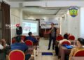 SAMPAIKAN MATERI: Salah satu pemateri, Fauzan Mawardi, saat menyampaikan materi kepada peserta pelatihan pemasaran digital bagi pelaku wisata di Hotel Julia Jepara pada Selasa, 25 Juni 2024. (Muhammad Aminudin/Lingkarjateng.id)